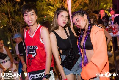 Urban Pool Party The Reunion ที่ เรดสแควร์ รูฟท็อป บาร์ — photo 224