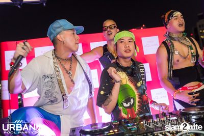 Urban Pool Party The Reunion ที่ เรดสแควร์ รูฟท็อป บาร์ — photo 229