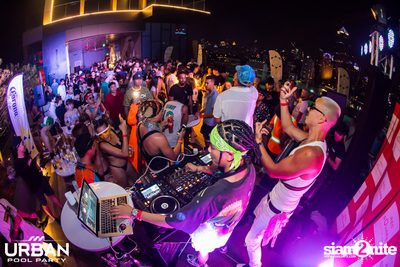 Urban Pool Party The Reunion ที่ เรดสแควร์ รูฟท็อป บาร์ — photo 234