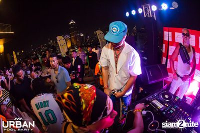 Urban Pool Party The Reunion ที่ เรดสแควร์ รูฟท็อป บาร์ — photo 235