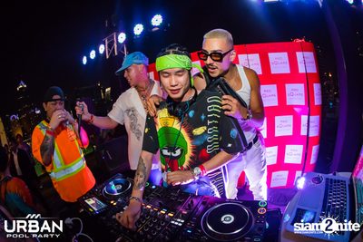 Urban Pool Party The Reunion ที่ เรดสแควร์ รูฟท็อป บาร์ — photo 236