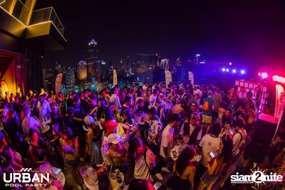Urban Pool Party The Reunion ที่ เรดสแควร์ รูฟท็อป บาร์ — photo 243