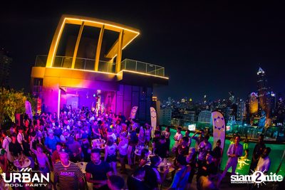 Urban Pool Party The Reunion ที่ เรดสแควร์ รูฟท็อป บาร์ — photo 245