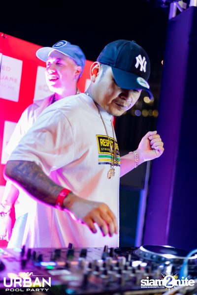 Urban Pool Party The Reunion ที่ เรดสแควร์ รูฟท็อป บาร์ — photo 247