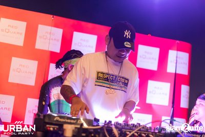 Urban Pool Party The Reunion ที่ เรดสแควร์ รูฟท็อป บาร์ — photo 248