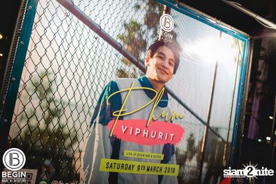 Phum Viphurit ที่ บีกิน บาร์ — photo 1