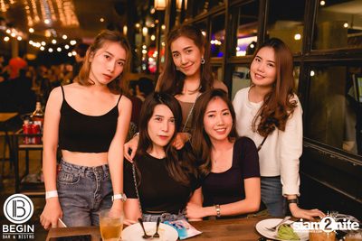 Phum Viphurit ที่ บีกิน บาร์ — photo 5