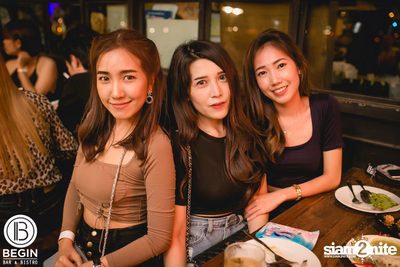 Phum Viphurit ที่ บีกิน บาร์ — photo 6