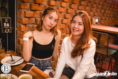 Phum Viphurit ที่ บีกิน บาร์ — photo 7