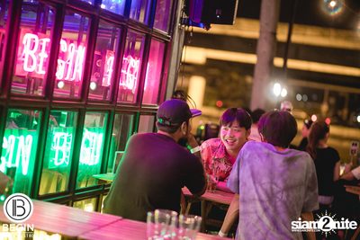 Phum Viphurit ที่ บีกิน บาร์ — photo 17