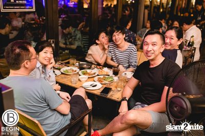 Phum Viphurit ที่ บีกิน บาร์ — photo 19