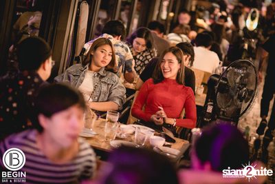 Phum Viphurit ที่ บีกิน บาร์ — photo 21