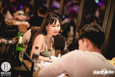 Phum Viphurit ที่ บีกิน บาร์ — photo 22