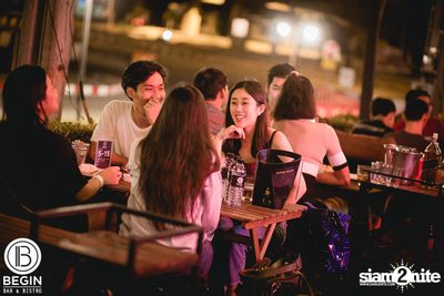 Phum Viphurit ที่ บีกิน บาร์ — photo 27