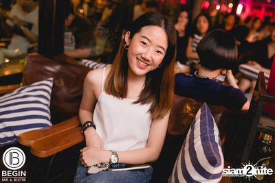 Phum Viphurit ที่ บีกิน บาร์ — photo 37