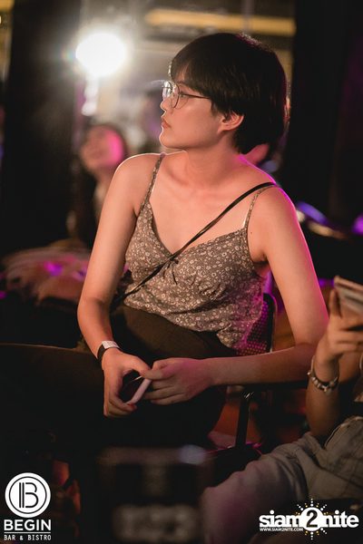 Phum Viphurit ที่ บีกิน บาร์ — photo 46