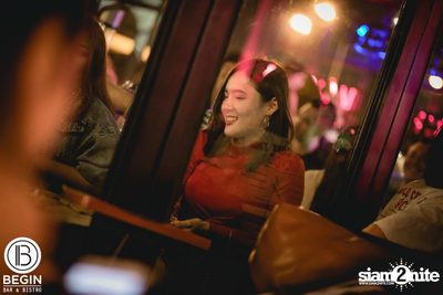 Phum Viphurit ที่ บีกิน บาร์ — photo 57