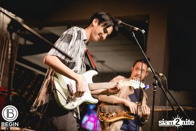 Phum Viphurit ที่ บีกิน บาร์ — photo 64