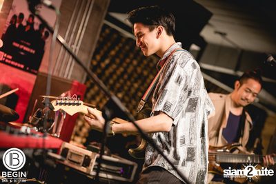 Phum Viphurit ที่ บีกิน บาร์ — photo 65