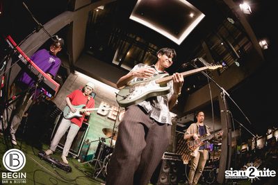 Phum Viphurit ที่ บีกิน บาร์ — photo 70