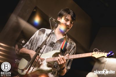 Phum Viphurit ที่ บีกิน บาร์ — photo 74