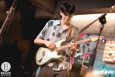 Phum Viphurit ที่ บีกิน บาร์ — photo 76