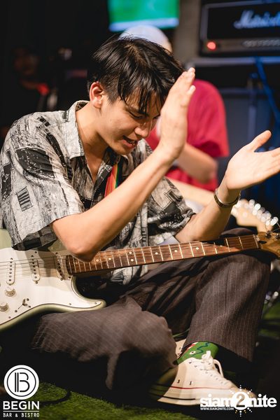 Phum Viphurit ที่ บีกิน บาร์ — photo 82