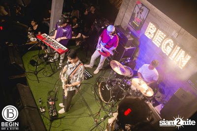 Phum Viphurit ที่ บีกิน บาร์ — photo 89