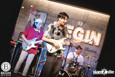 Phum Viphurit ที่ บีกิน บาร์ — photo 92