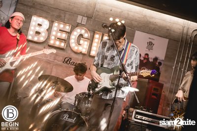 Phum Viphurit ที่ บีกิน บาร์ — photo 94