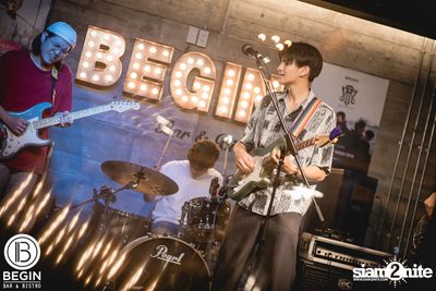Phum Viphurit ที่ บีกิน บาร์ — photo 95