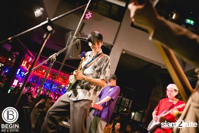 Phum Viphurit ที่ บีกิน บาร์ — photo 98