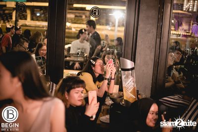 Phum Viphurit ที่ บีกิน บาร์ — photo 104