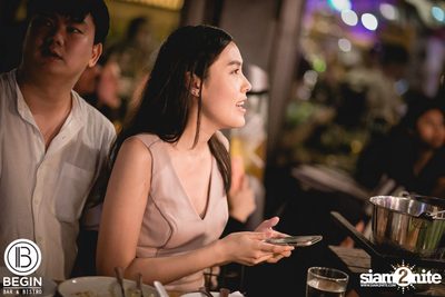 Phum Viphurit ที่ บีกิน บาร์ — photo 109