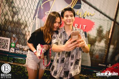 Phum Viphurit ที่ บีกิน บาร์ — photo 151
