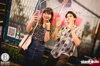 Phum Viphurit ที่ บีกิน บาร์ — photo 154