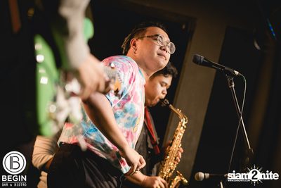 Phum Viphurit ที่ บีกิน บาร์ — photo 165