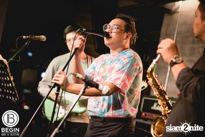 Phum Viphurit ที่ บีกิน บาร์ — photo 172