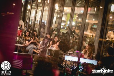 Phum Viphurit ที่ บีกิน บาร์ — photo 176