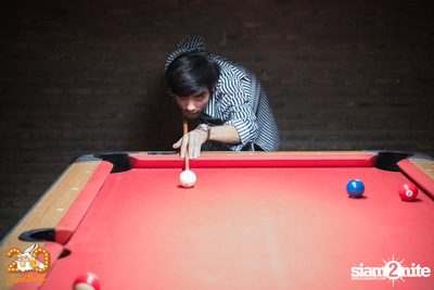 Phum Viphurit at 20Something Bar — photo 2