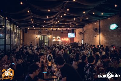 Phum Viphurit at 20Something Bar — photo 3