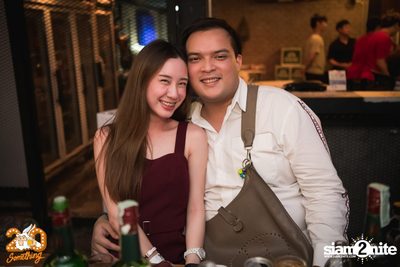 Phum Viphurit at 20Something Bar — photo 5