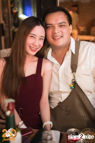 Phum Viphurit at 20Something Bar — photo 6