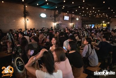 Phum Viphurit at 20Something Bar — photo 9