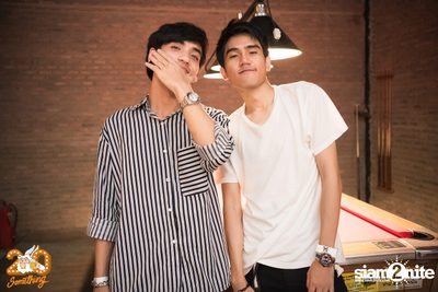 Phum Viphurit at 20Something Bar — photo 10