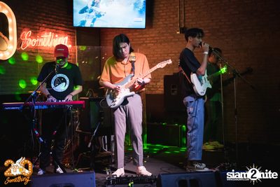 Phum Viphurit at 20Something Bar — photo 11