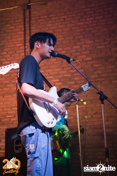 Phum Viphurit at 20Something Bar — photo 15