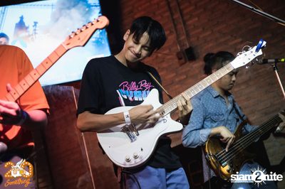 Phum Viphurit at 20Something Bar — photo 16