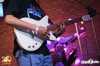 Phum Viphurit at 20Something Bar — photo 19