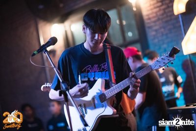 Phum Viphurit at 20Something Bar — photo 21